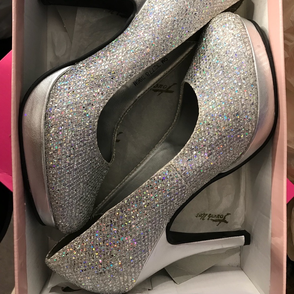 Size 9 Touch Ups formal pumps